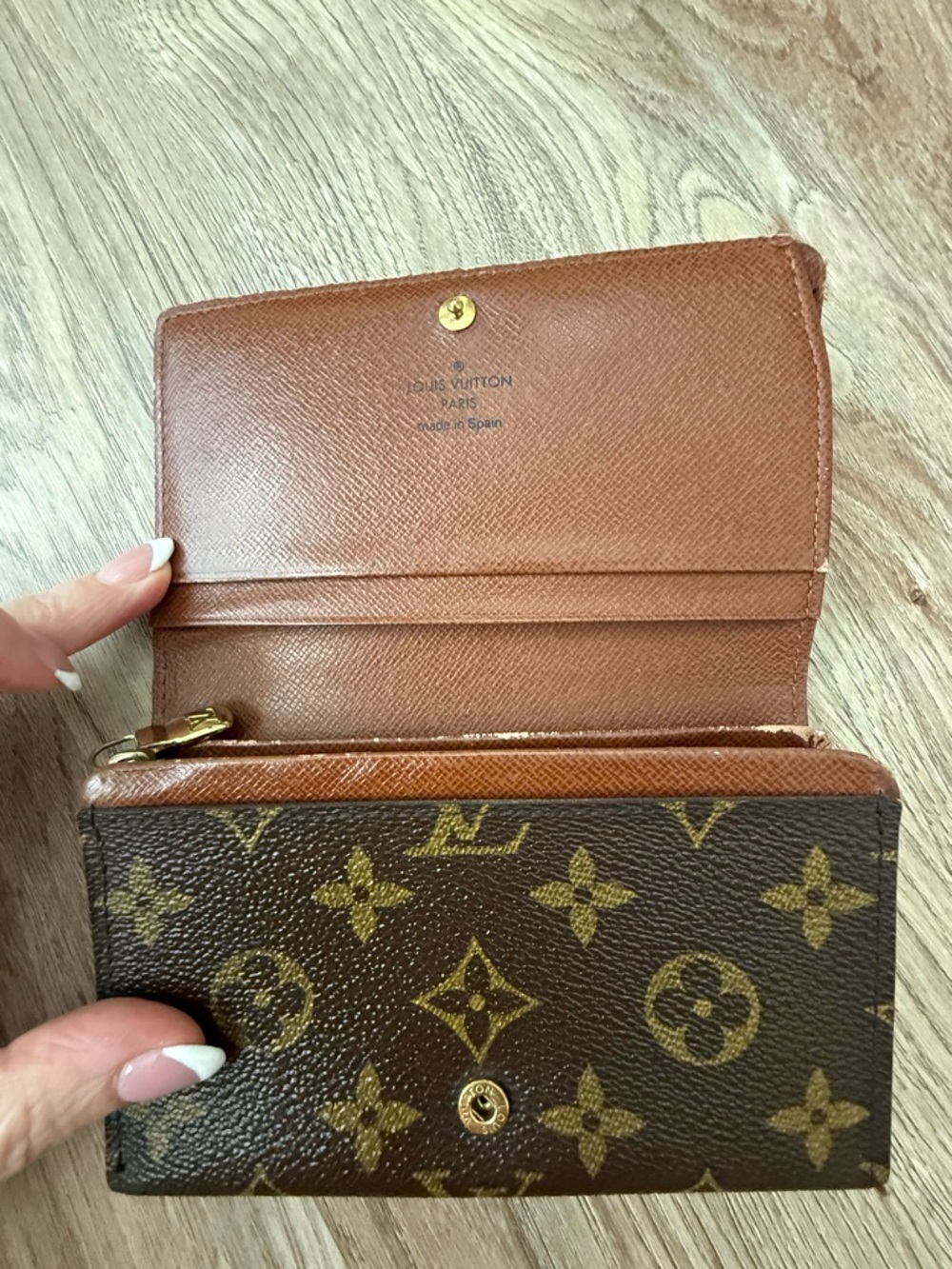 Vintage Louis Vuitton Monogram Wallet - Picture 4 of 10